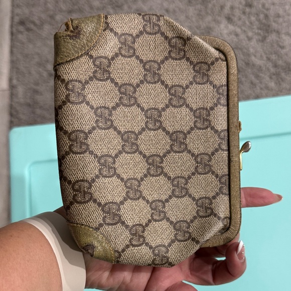 Gucci Beige Brown GG Monogram Coin Purse - Picture 4 of 4